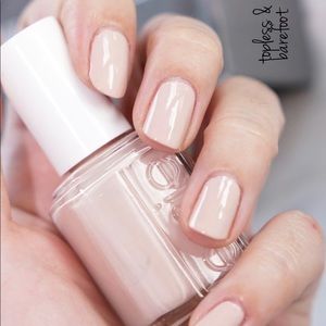 NEW Essie